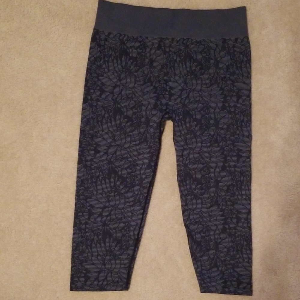 Fabletics Seamless Capris - image 1
